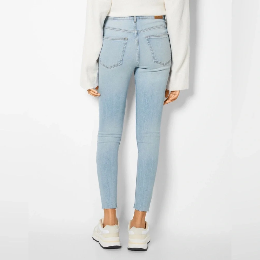 NWT Bershka Women’s Skinny High Rise Jeans | Size: 6 - Picture 2 of 6